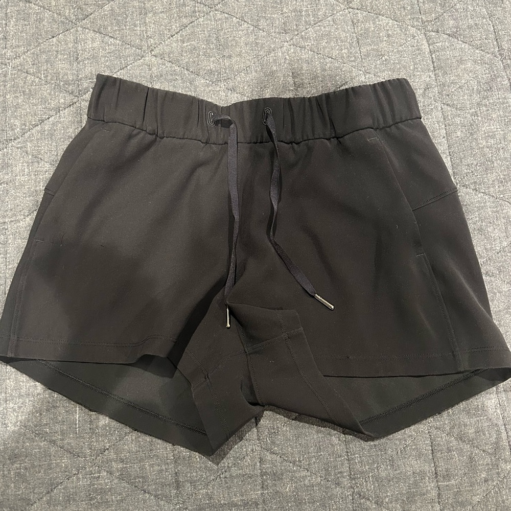 black lululemon shorts